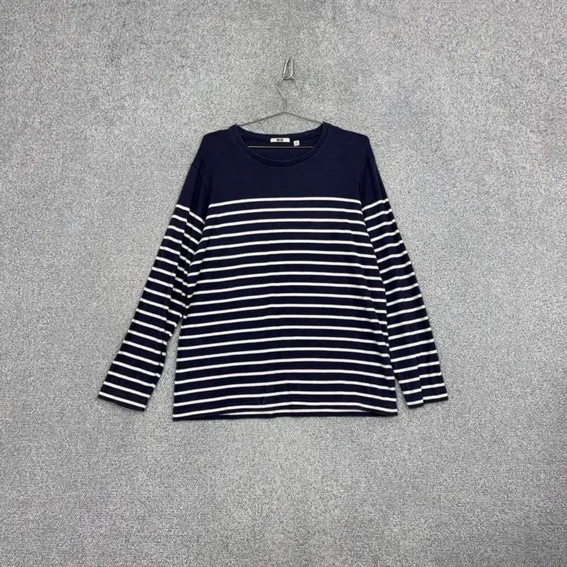 유니클로 스트라이프 네이비 긴팔 티 XL 상품이미지1