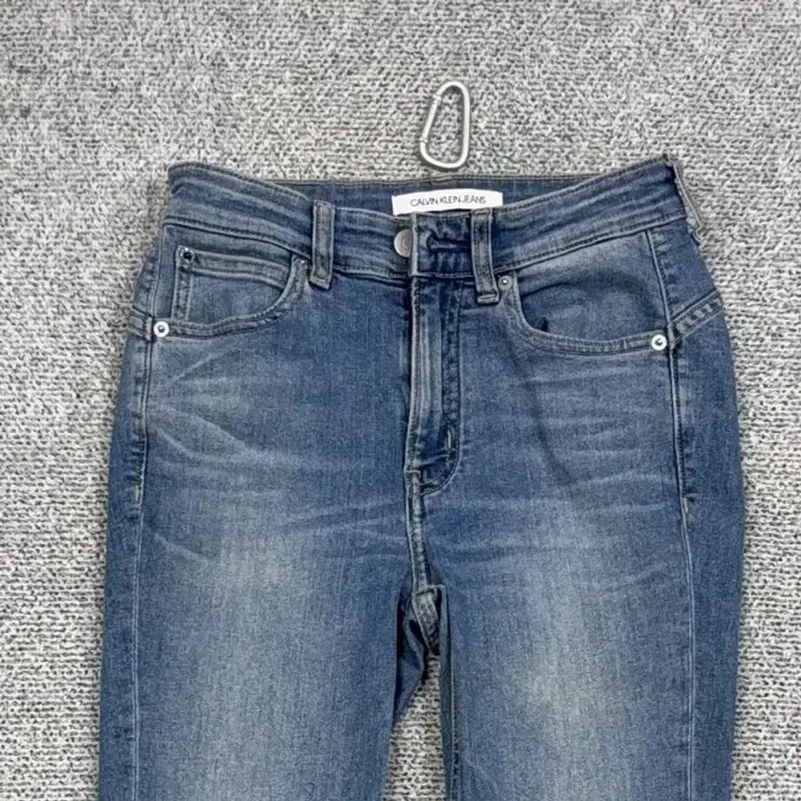 캘빈클라인 블루 워싱 캐주얼 연청 부츠컷 청바지 W24 상품이미지3