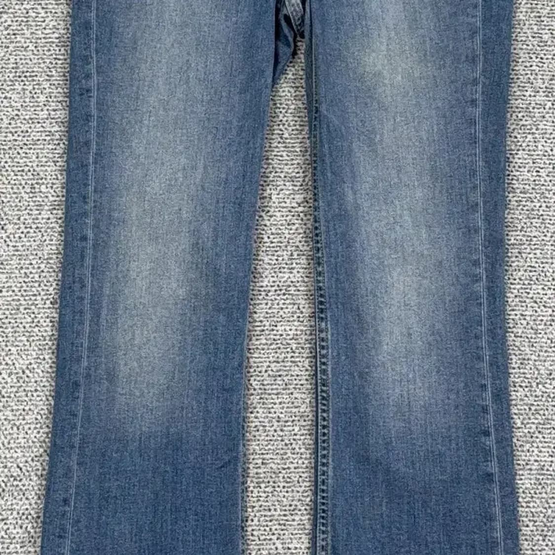 캘빈클라인 블루 워싱 캐주얼 연청 부츠컷 청바지 W24 상품이미지4