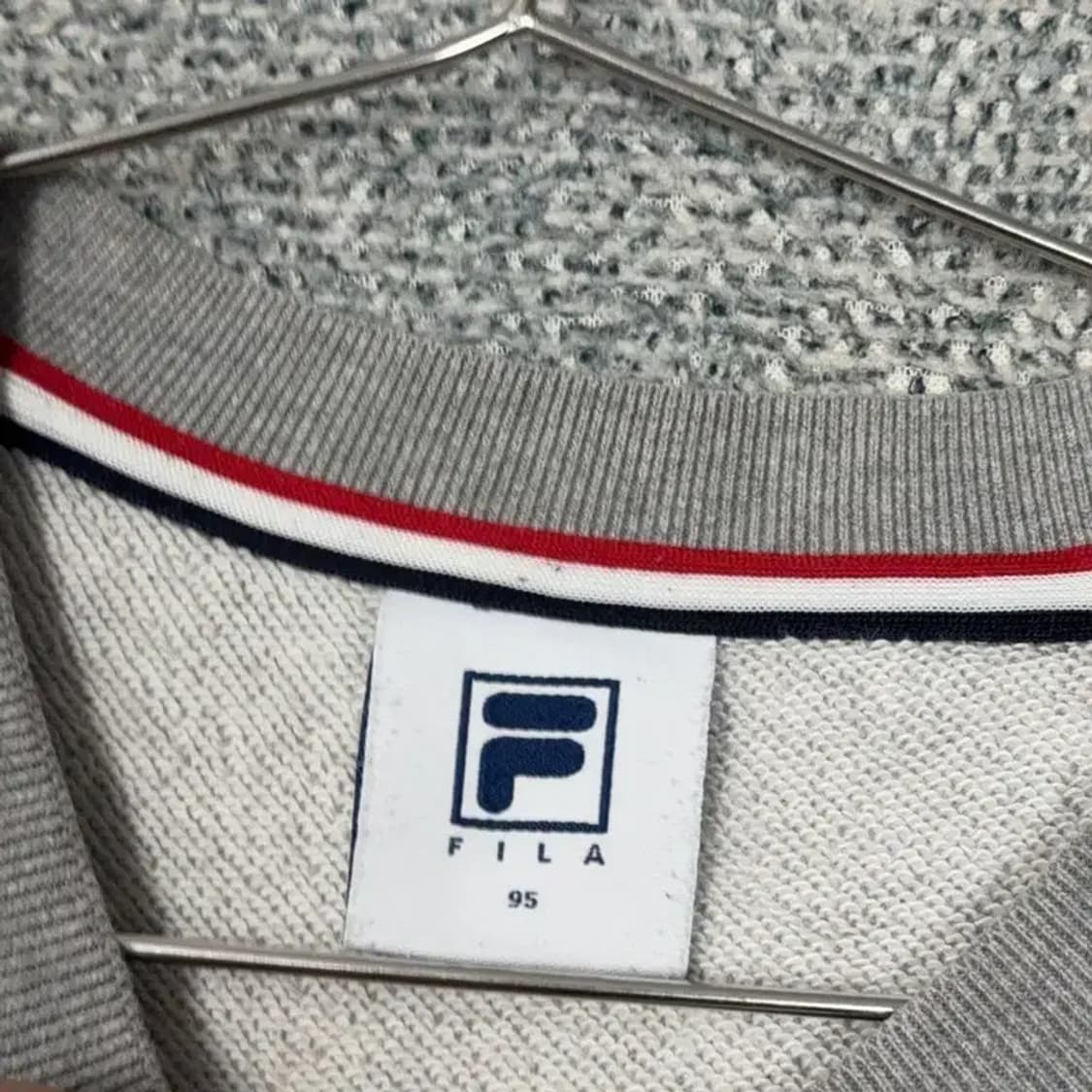 휠라 로고 라이트 그레이 맨투맨 95 상품이미지3