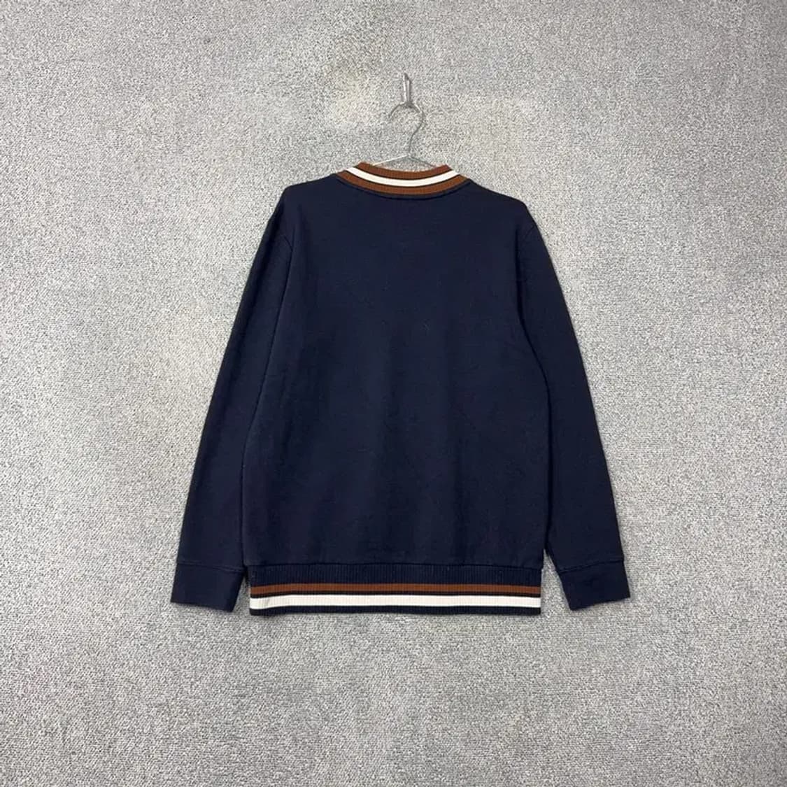 마인드브릿지 네이비 캐주얼 브이넥 맨투맨 100 상품이미지2