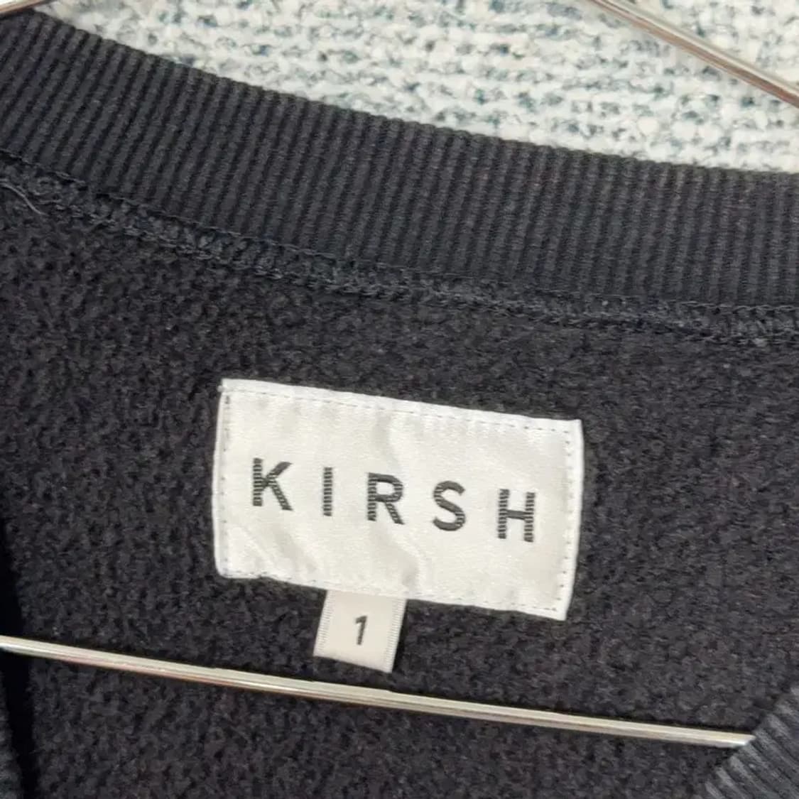 키르시 빅로고 블랙 맨투맨 1 상품이미지4