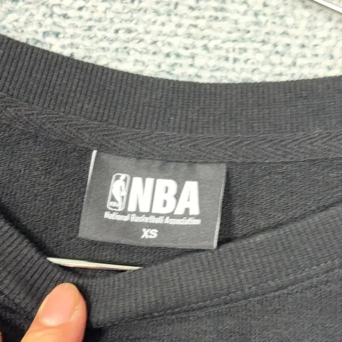 엔비에이 프린팅 블랙 맨투맨 XS 상품이미지3