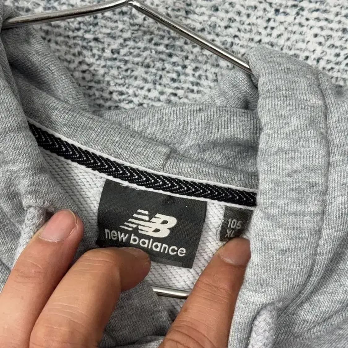 뉴발란스 라이트 그레이 로고 후드티 105 XL 상품이미지4