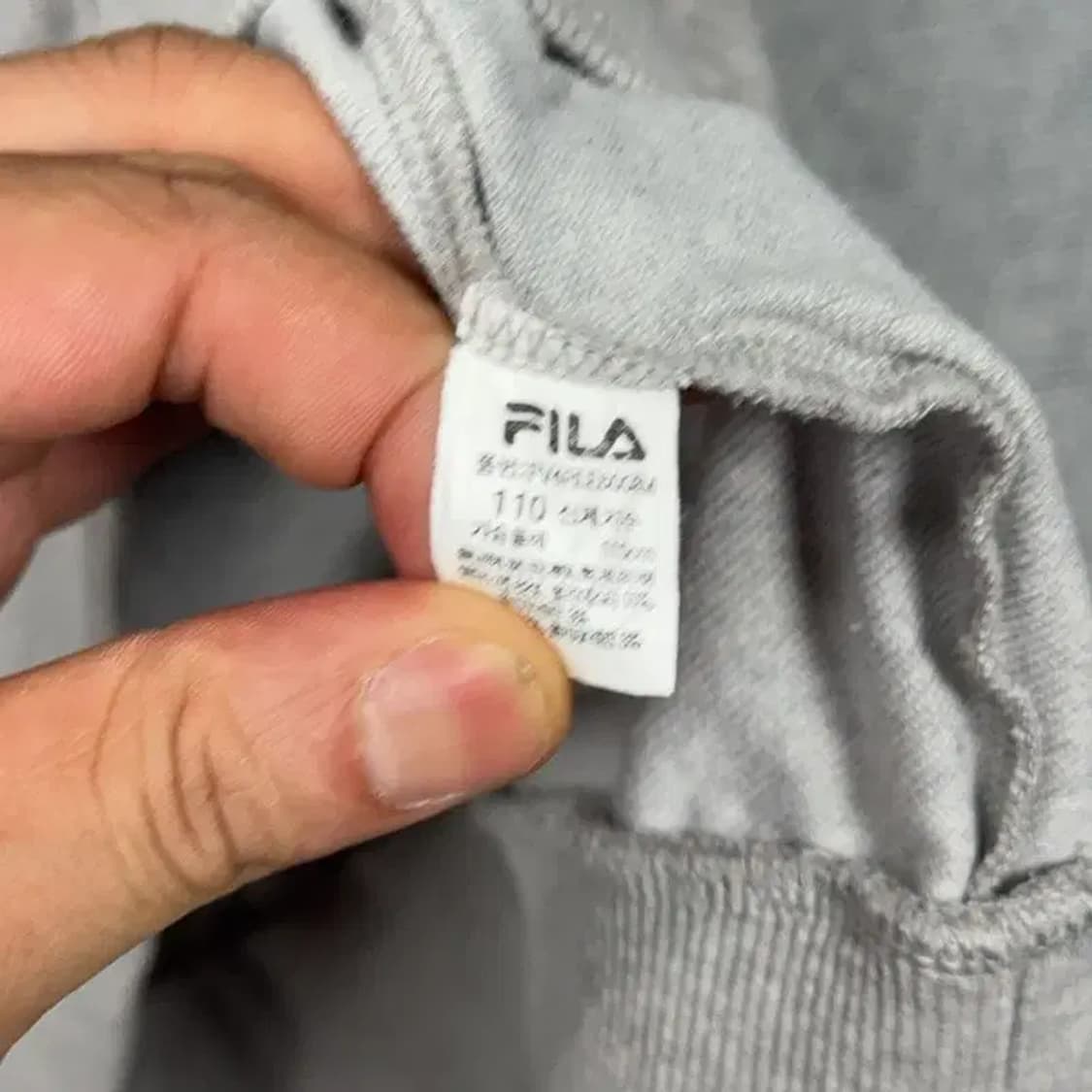 휠라 라이트 그레이 스펠 로고 맨투맨 110 상품이미지4