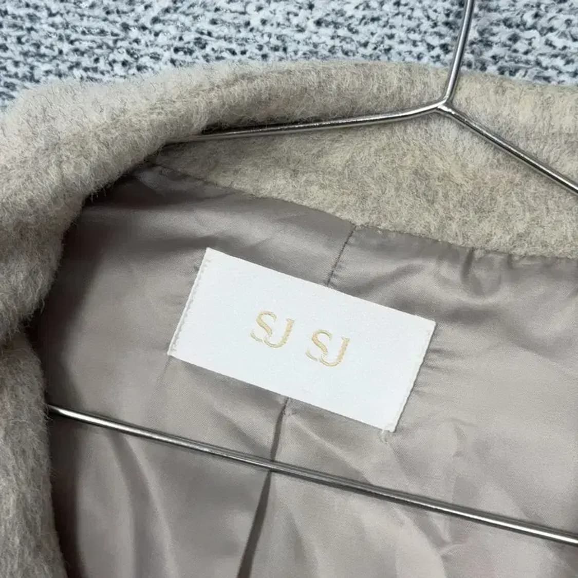 SJSJ 여성 오트밀 베이지 캐주얼 원버튼 라마 코트 82-94-160 상품이미지5