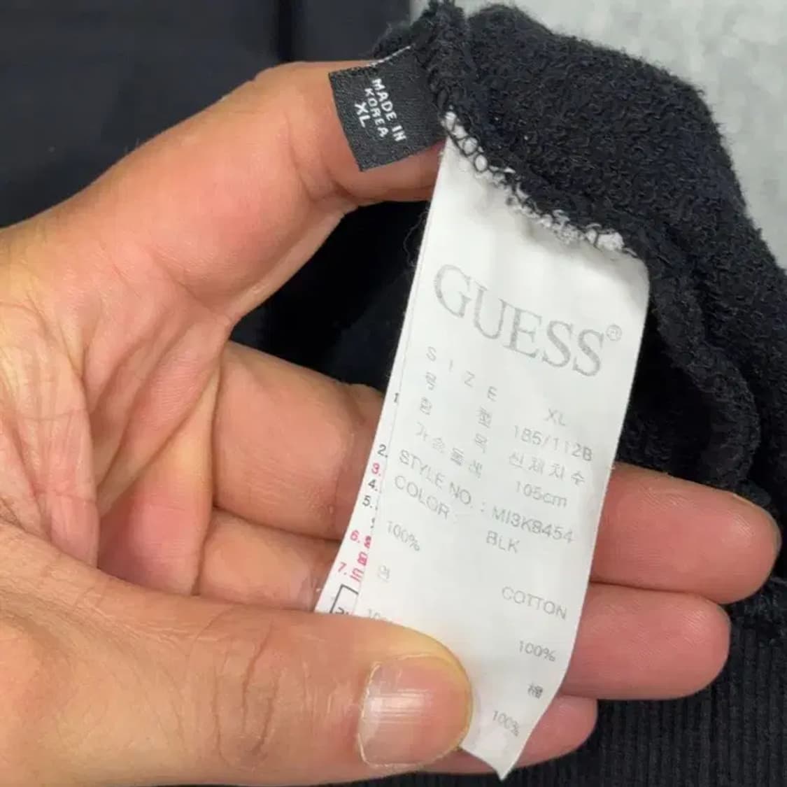 게스 블랙 스펠 로고 맨투맨 XL 상품이미지4