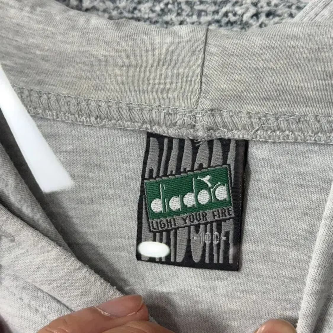 디아도라 프린팅 라이트 그레이 오버핏 후드티 100 상품이미지3