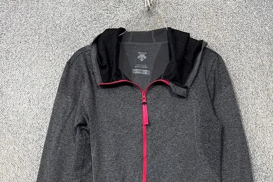 데상트 그레이 기능성 후드 집업 90 상품이미지3