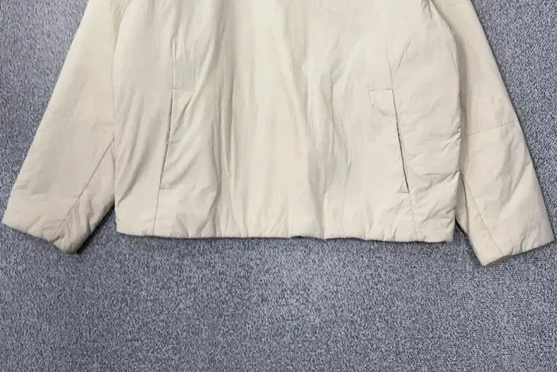 데상트 크림 경량 패딩 점퍼 L 상품이미지4