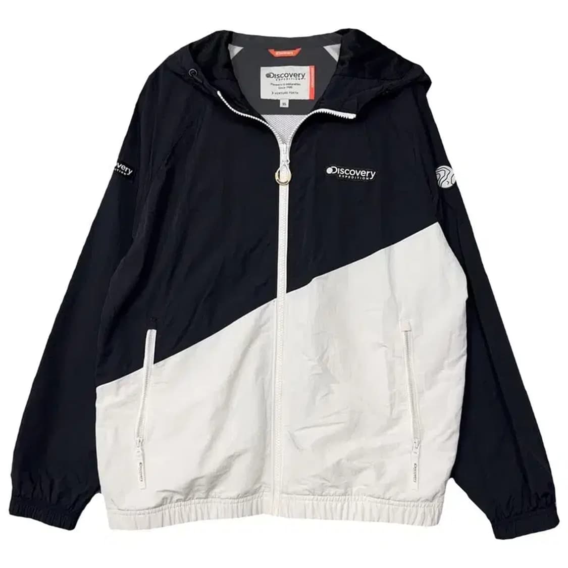 디스커버리 로고 검흰 바람막이 95 상품이미지1
