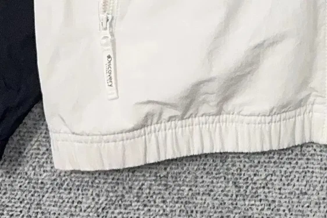 디스커버리 로고 검흰 바람막이 95 상품이미지5