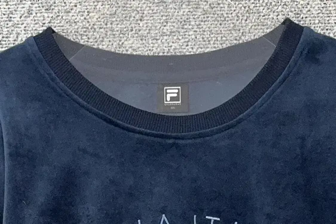 휠라 로고 벨벳 네이비 맨투맨 105 상품이미지5