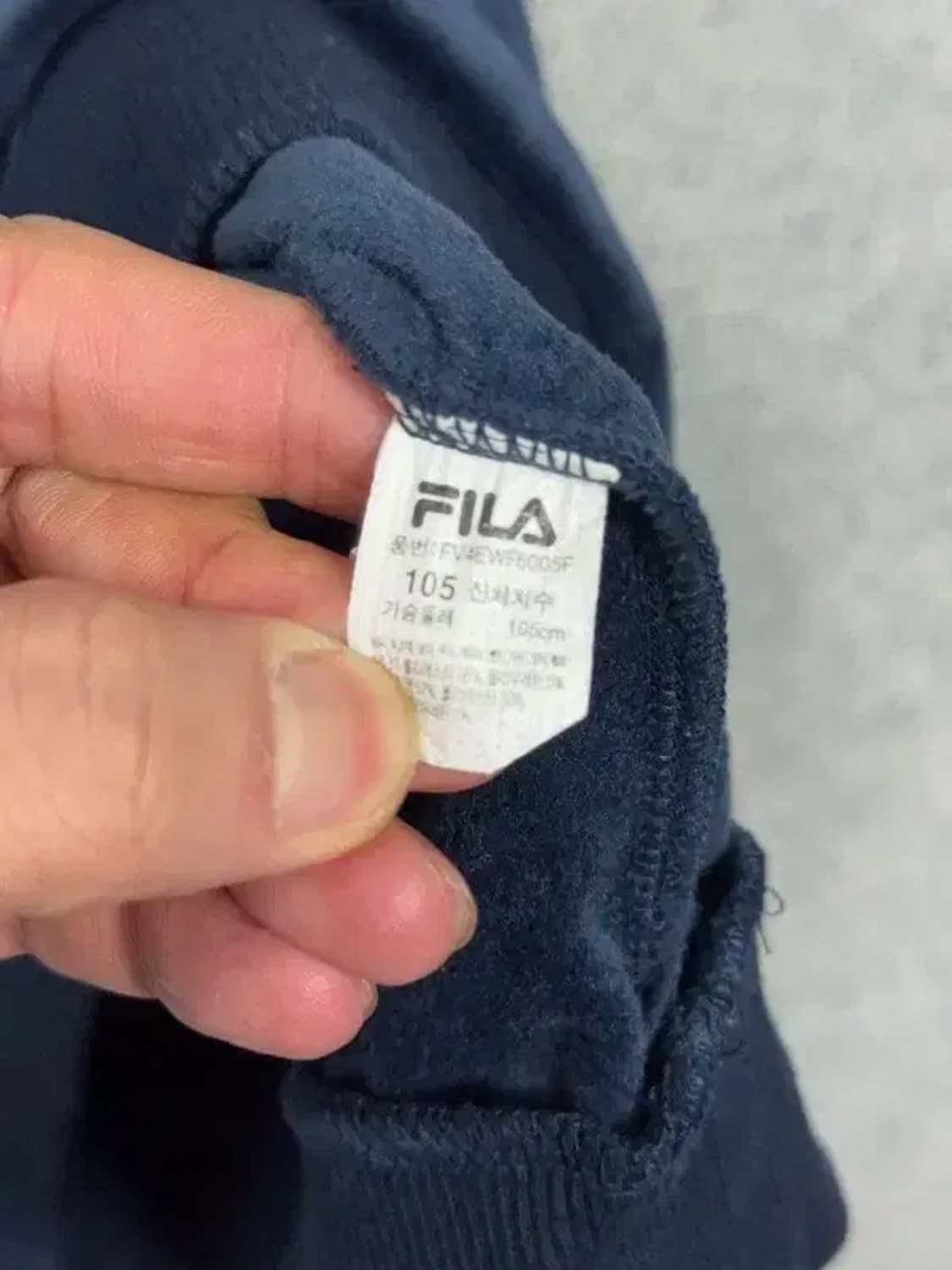 휠라 로고 벨벳 네이비 맨투맨 105 상품이미지8