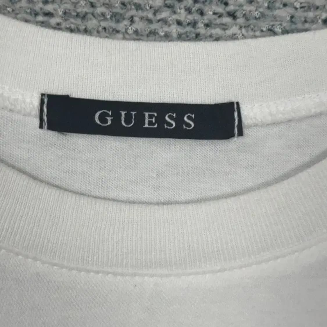 게스 화이트 반팔티 S 상품이미지3