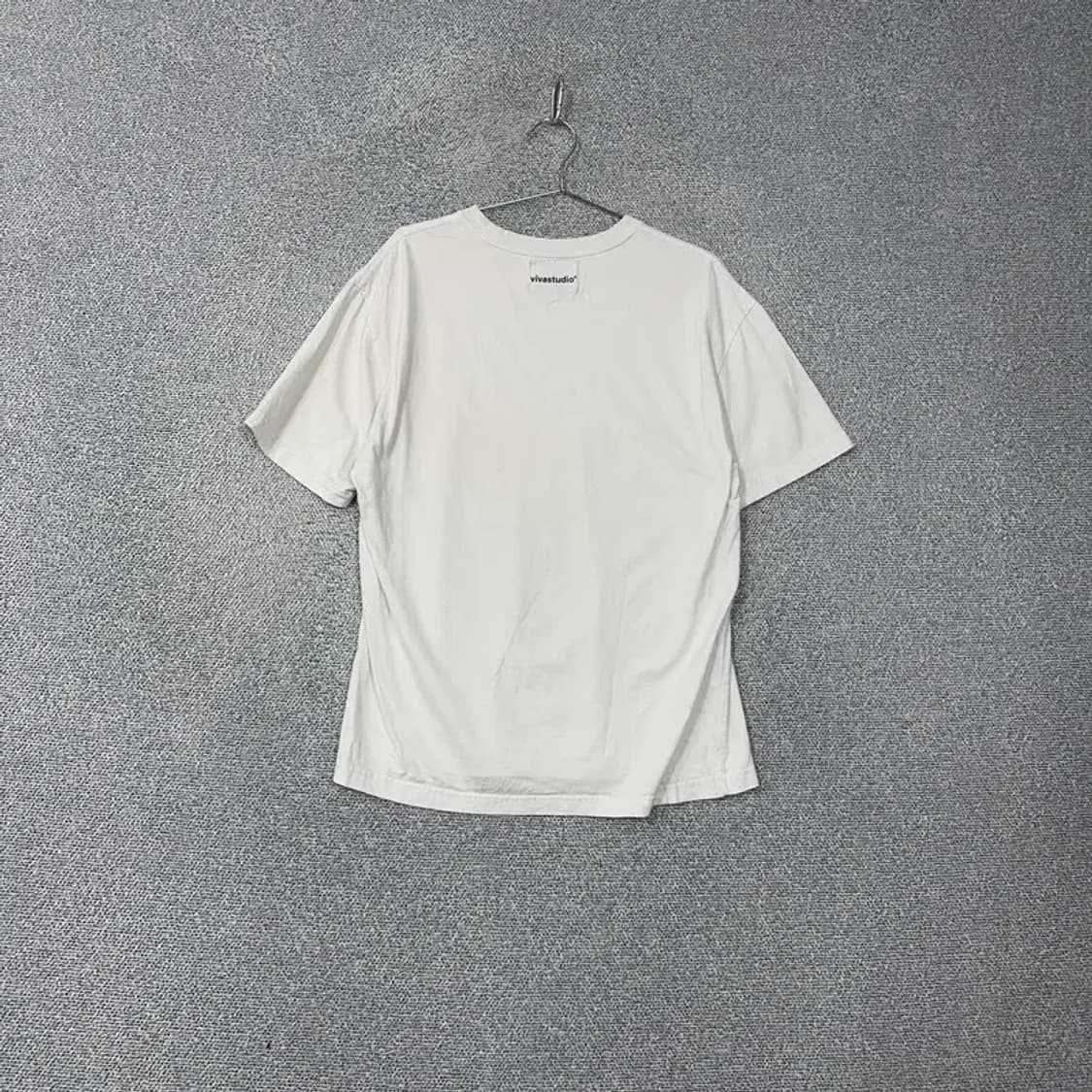 비바스튜디오 스펠로고 화이트 반팔티 M 상품이미지2