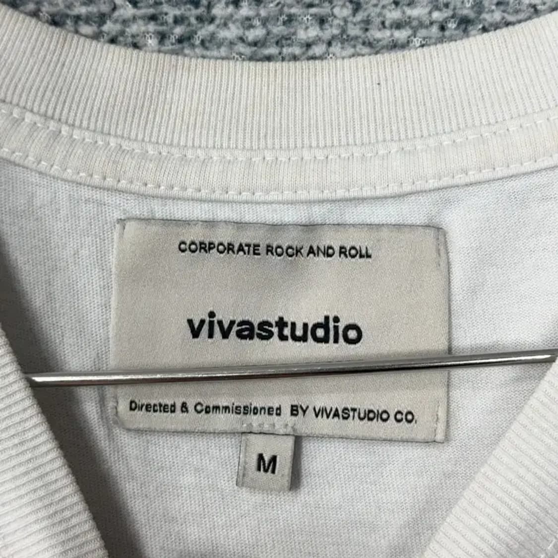 비바스튜디오 스펠로고 화이트 반팔티 M 상품이미지3