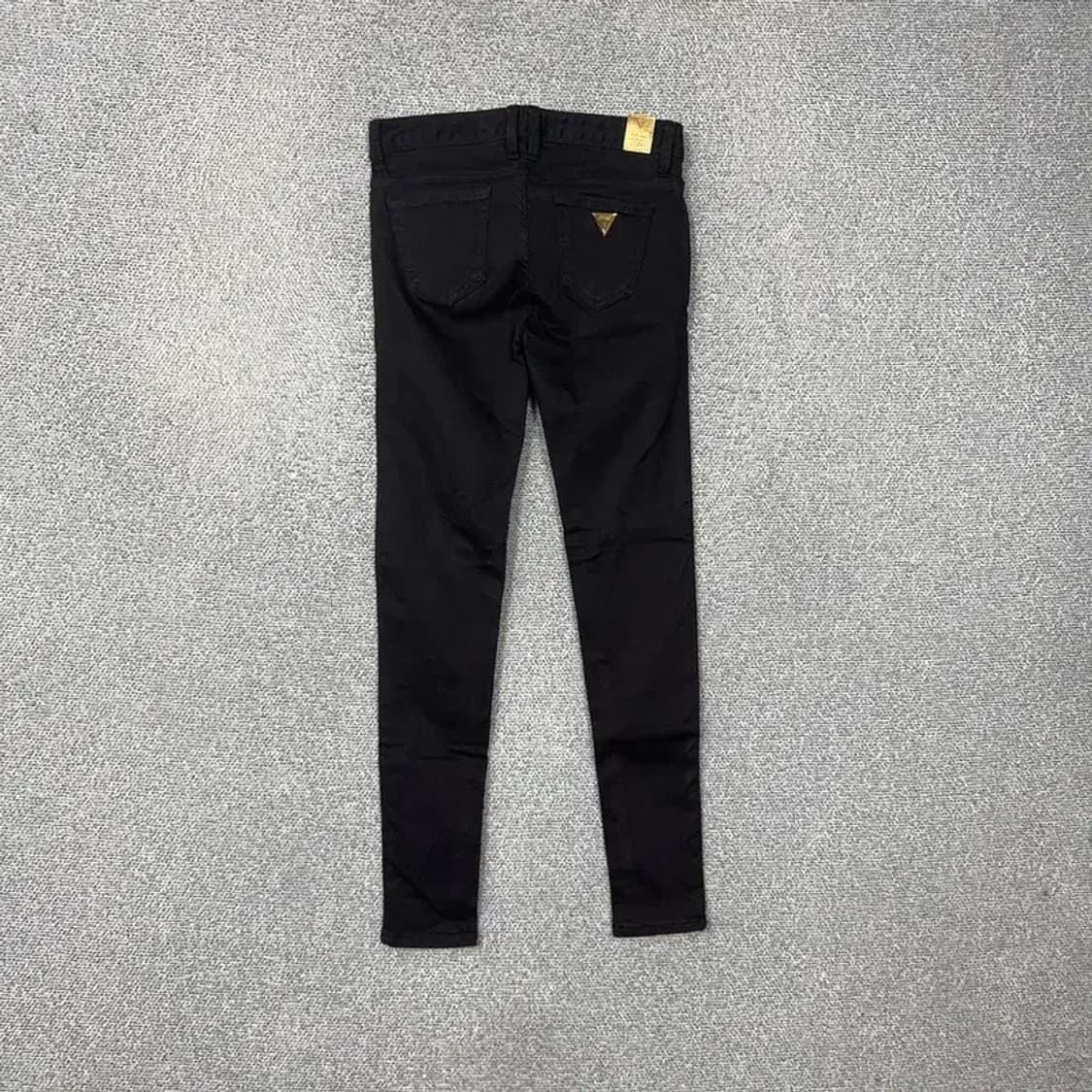 게스 골드로고 블랙 스키니진 26 상품이미지2