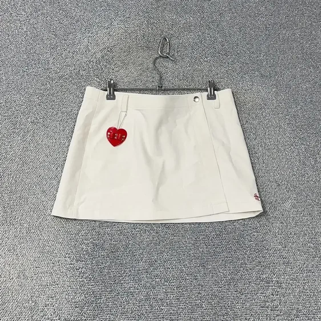 먼싱웨어 로고 화이트 기능성 스커트 67-94 상품이미지1