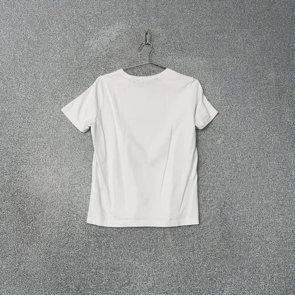 게스 캐주얼 로고 화이트 반팔티 M 상품이미지2