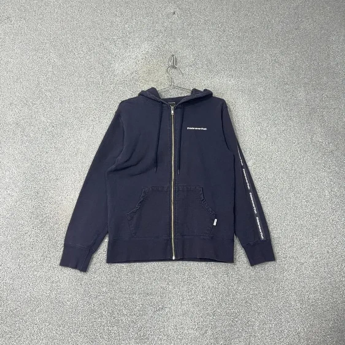 디스이즈네버댓 로고 사이드라인 후드집업 100 상품이미지1