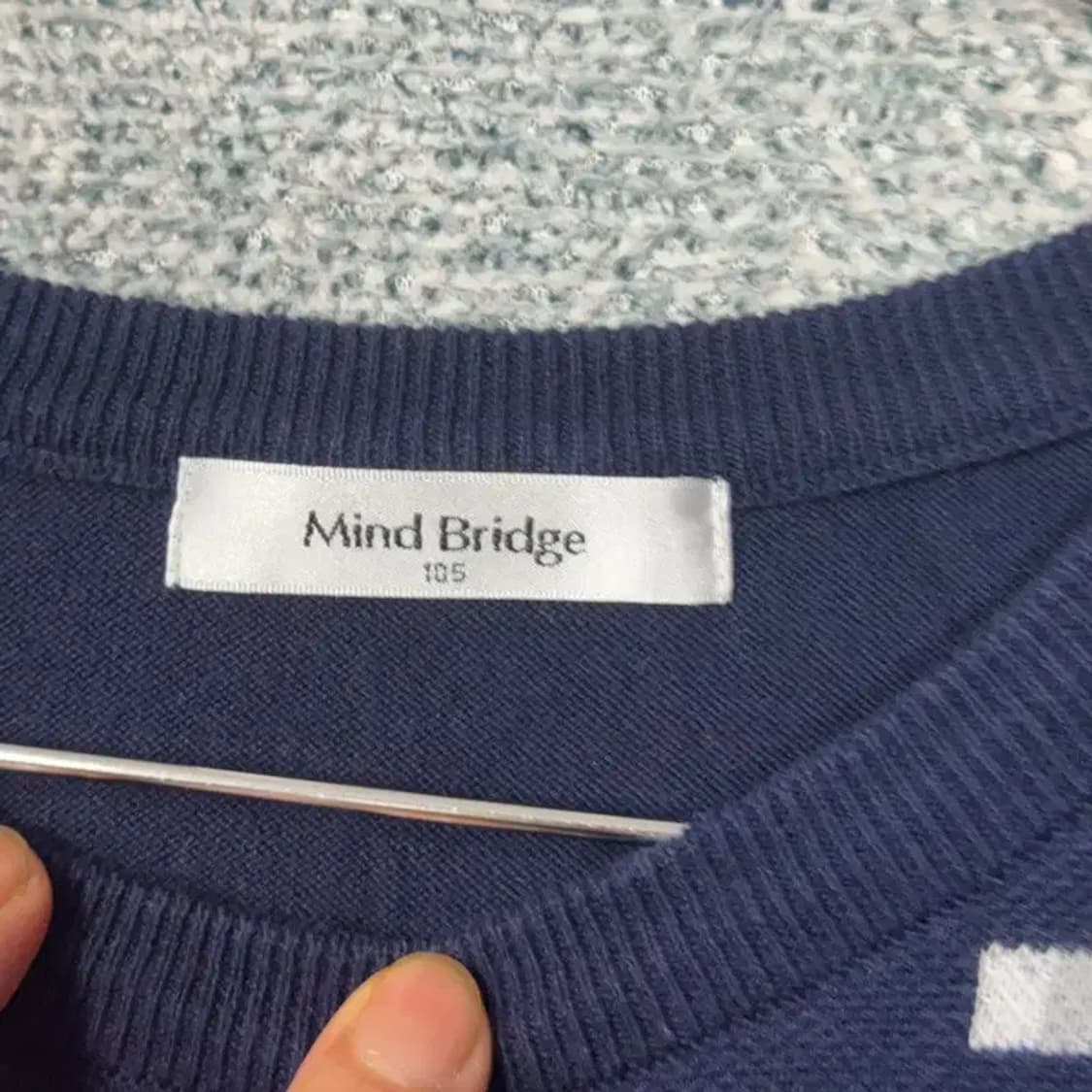 마인드 브릿지 네이비 도트 아크릴 니트 105 상품이미지3
