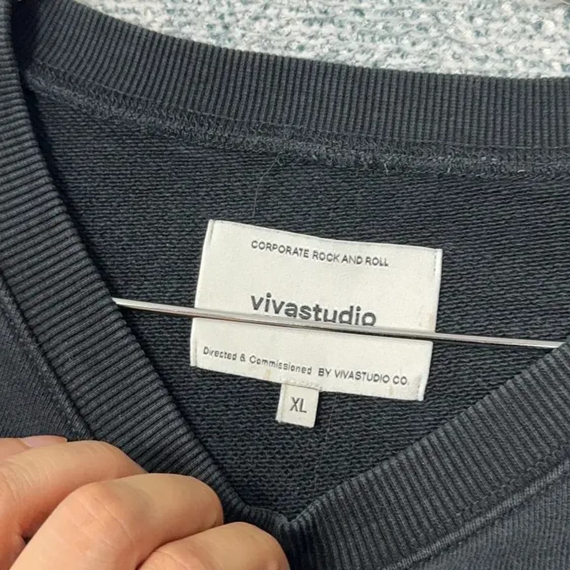 비바스튜디오 블랙 로고 맨투맨 XL 상품이미지3