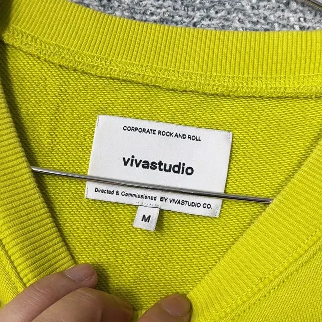 비바스튜디오 프린팅 형광 맨투맨 M 상품이미지3