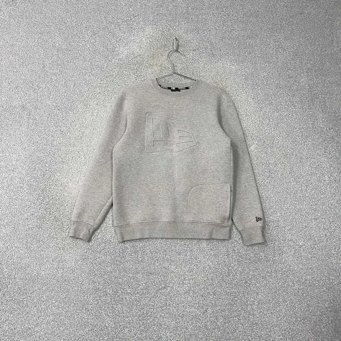 뉴에라 그레이 로고 맨투맨 S 상품이미지1