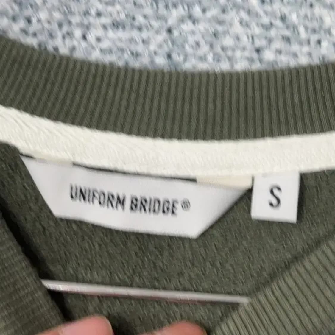 유니폼브릿지 프린팅 카키 맨투맨 S 상품이미지3