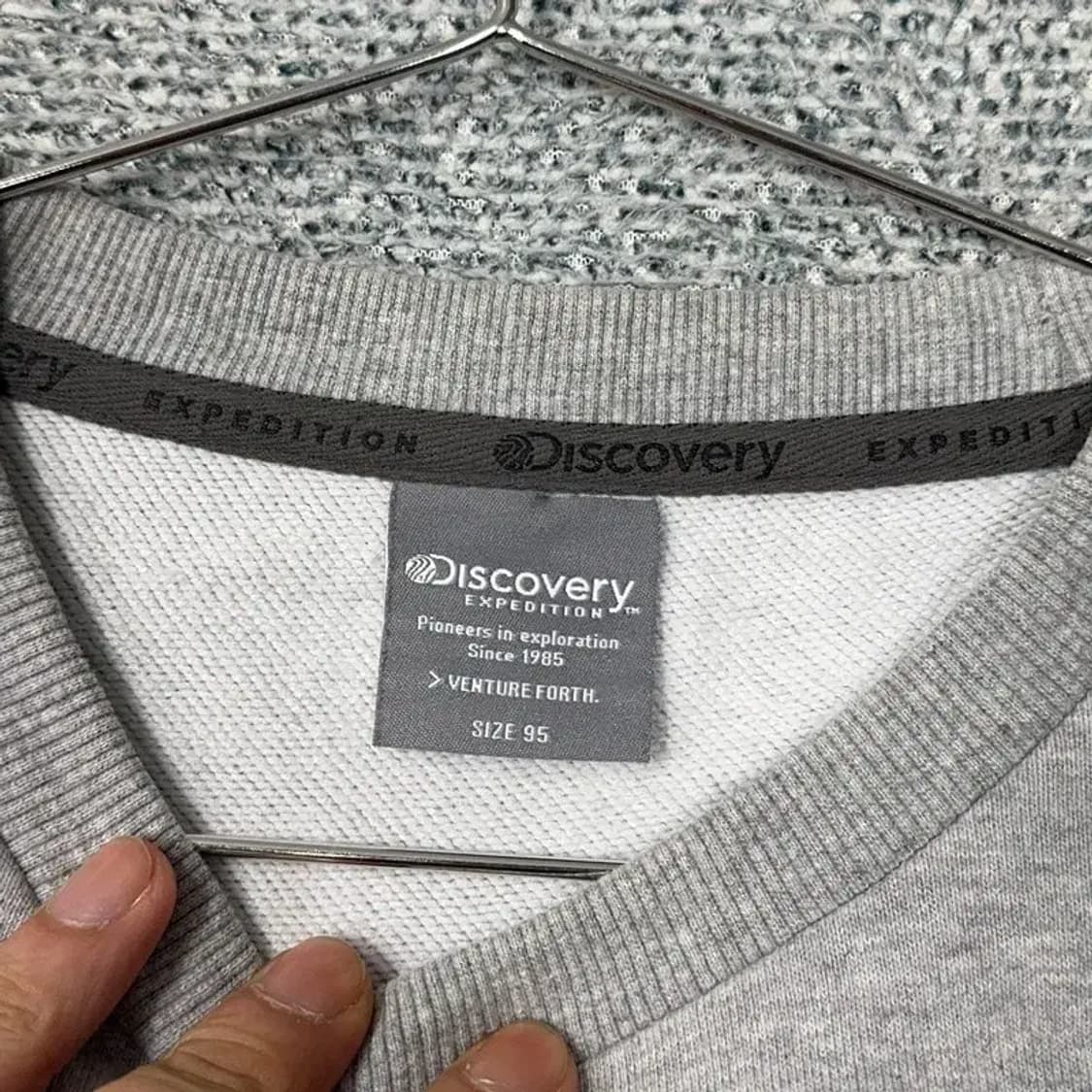 디스커버리 스펠 로고 그레이 맨투맨 95 상품이미지3