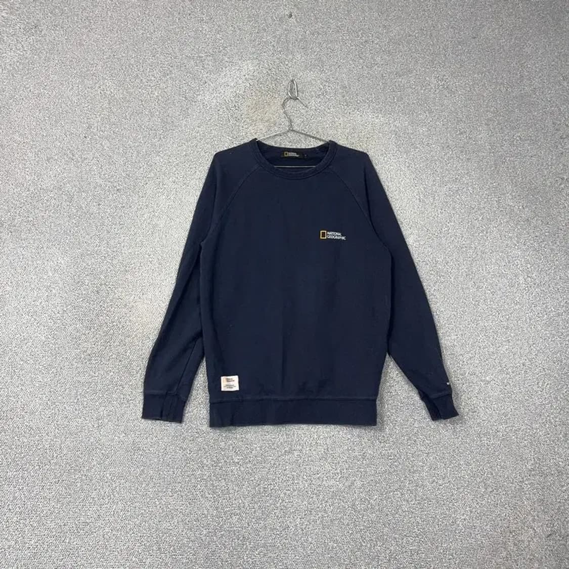 내셔널지오그래픽 네이비 로고 맨투맨 L 상품이미지1