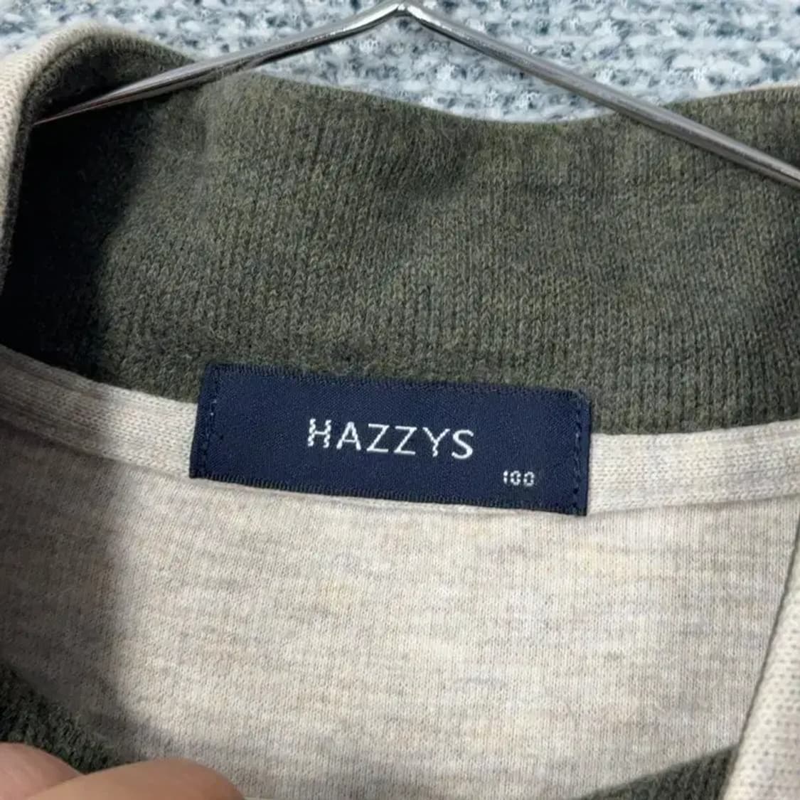 해지스 체크 견장 로고 베이지 버튼 코튼 니트 100 상품이미지3