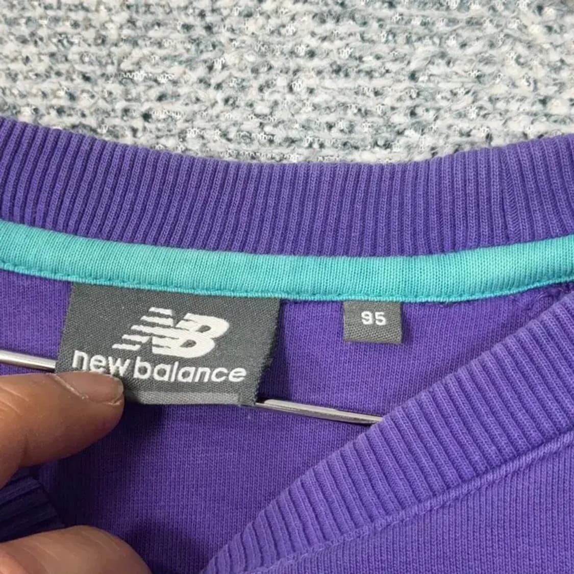 뉴발란스 퍼플 로고 맨투맨 95 상품이미지3