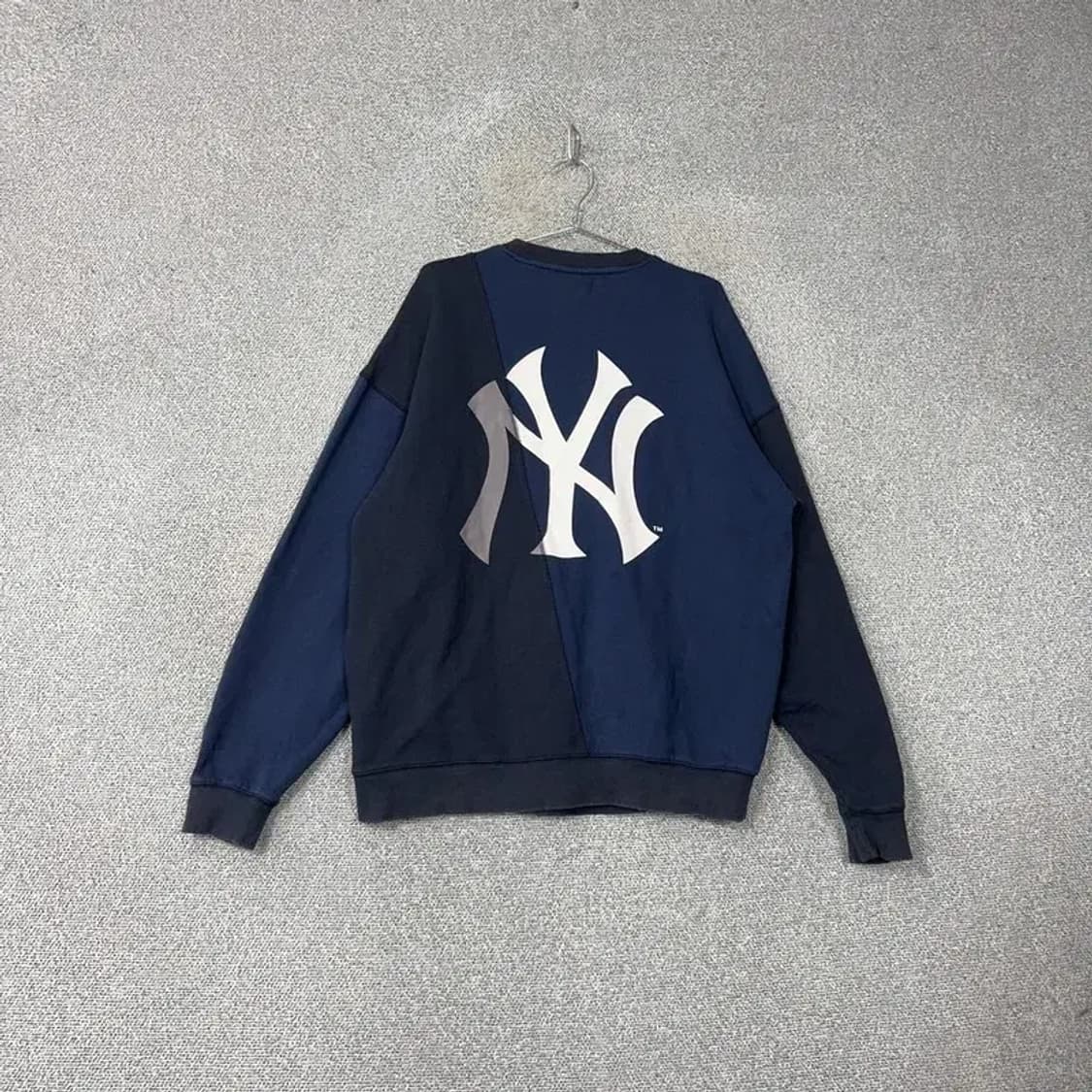 뉴에라 뉴욕양키즈 프린팅 투톤 캐주얼 오버핏 맨투맨 XL 상품이미지2