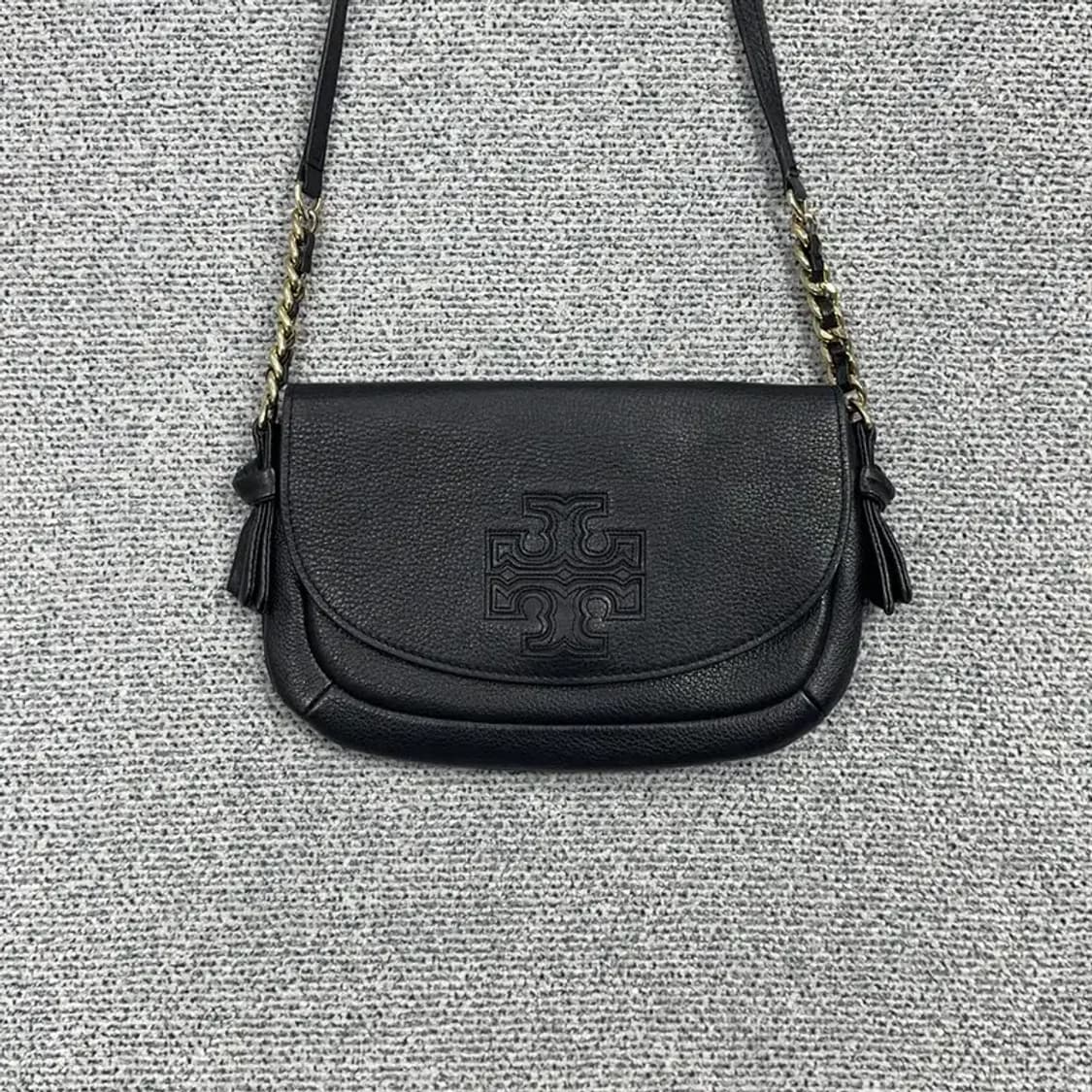 토리버치 블랙 가죽 크로스백 상품이미지1