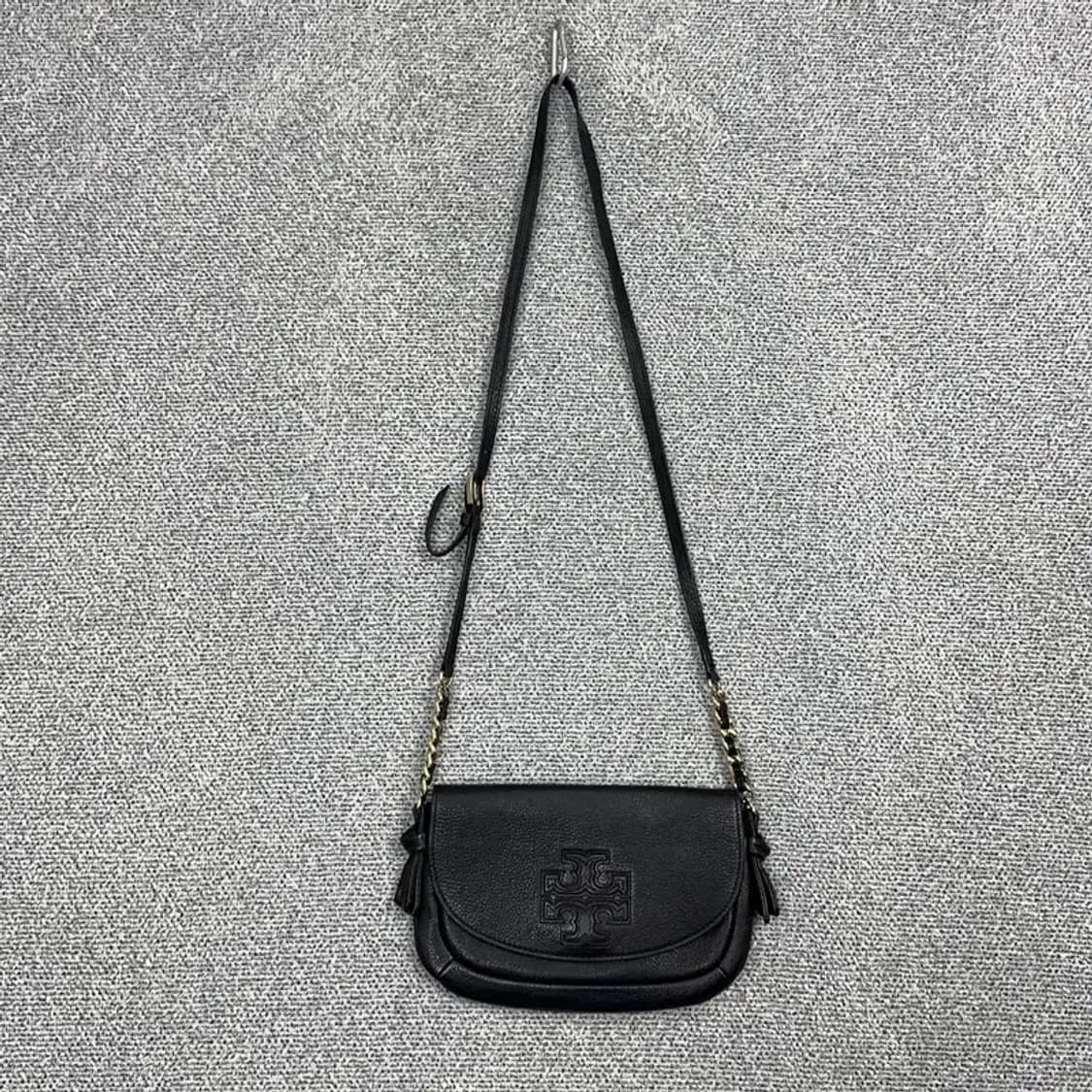 토리버치 블랙 가죽 크로스백 상품이미지3
