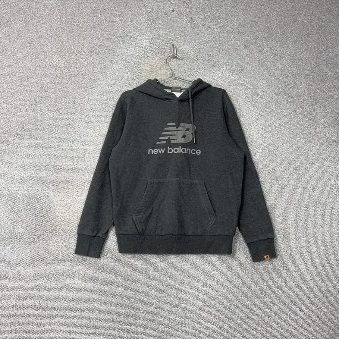 뉴발란스 프린팅 딥 그레이 후드티 95 상품이미지1