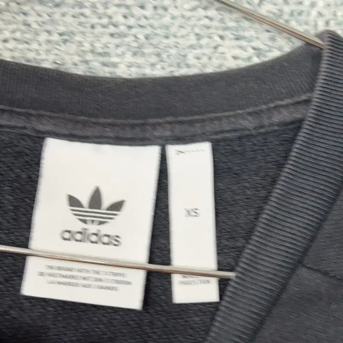 아디다스 블랙 불꽃 로고 맨투맨 XS 상품이미지3