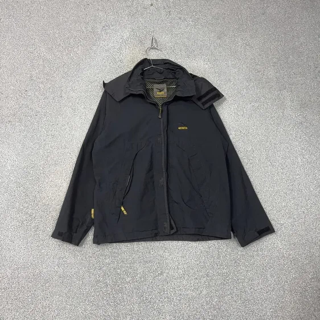 살레와 고어텍스 로고 블랙 바람막이 L 상품이미지1