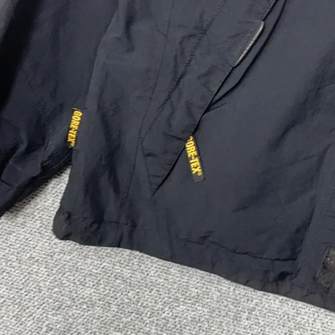 살레와 고어텍스 로고 블랙 바람막이 L 상품이미지3