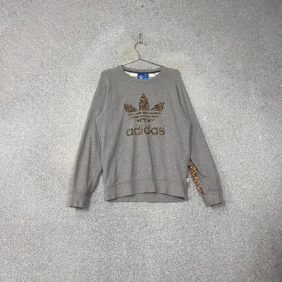 아디다스 레오파드 프린팅 그레이 맨투맨 100 상품이미지1