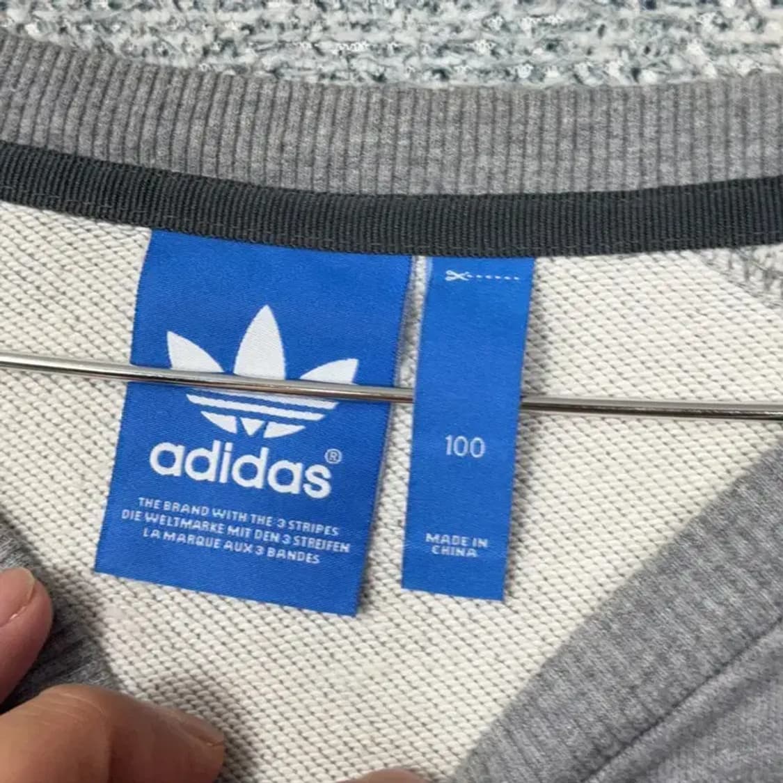 아디다스 레오파드 프린팅 그레이 맨투맨 100 상품이미지3