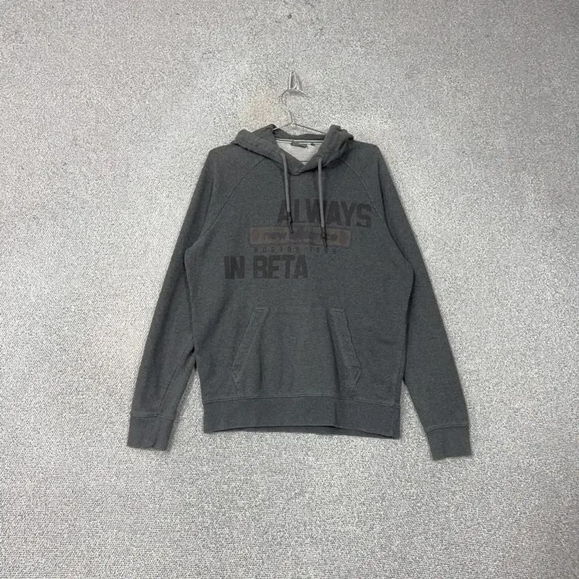 뉴발란스 프린팅 로고 딥 그레이 후드티 L 상품이미지1