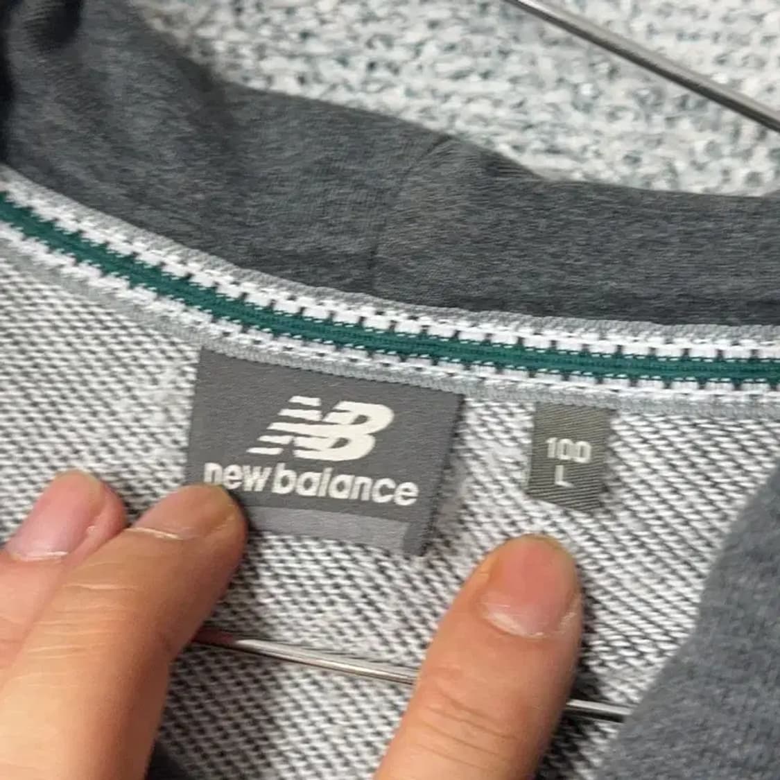 뉴발란스 프린팅 로고 딥 그레이 후드티 L 상품이미지3