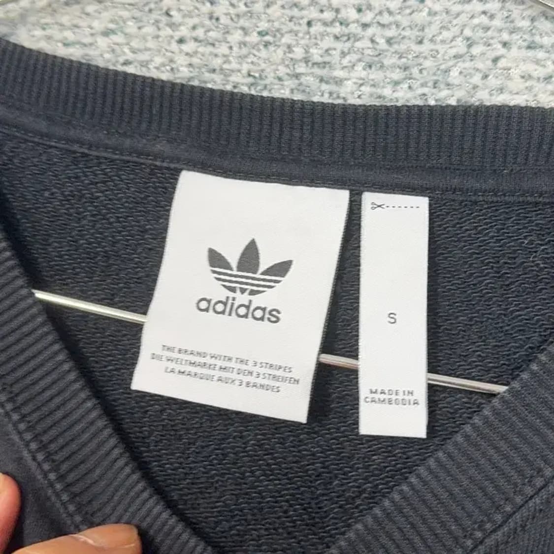 아디다스 블랙 불꽃 로고 백프린팅 여성 맨투맨 S 상품이미지3