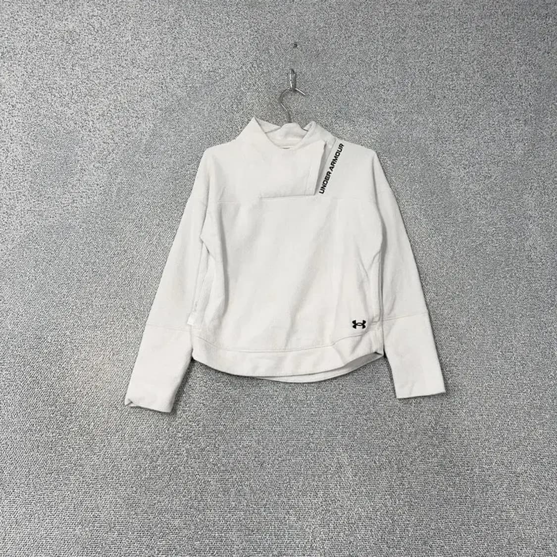 언더아머 숄넥 화이트 맨투맨 S 상품이미지1