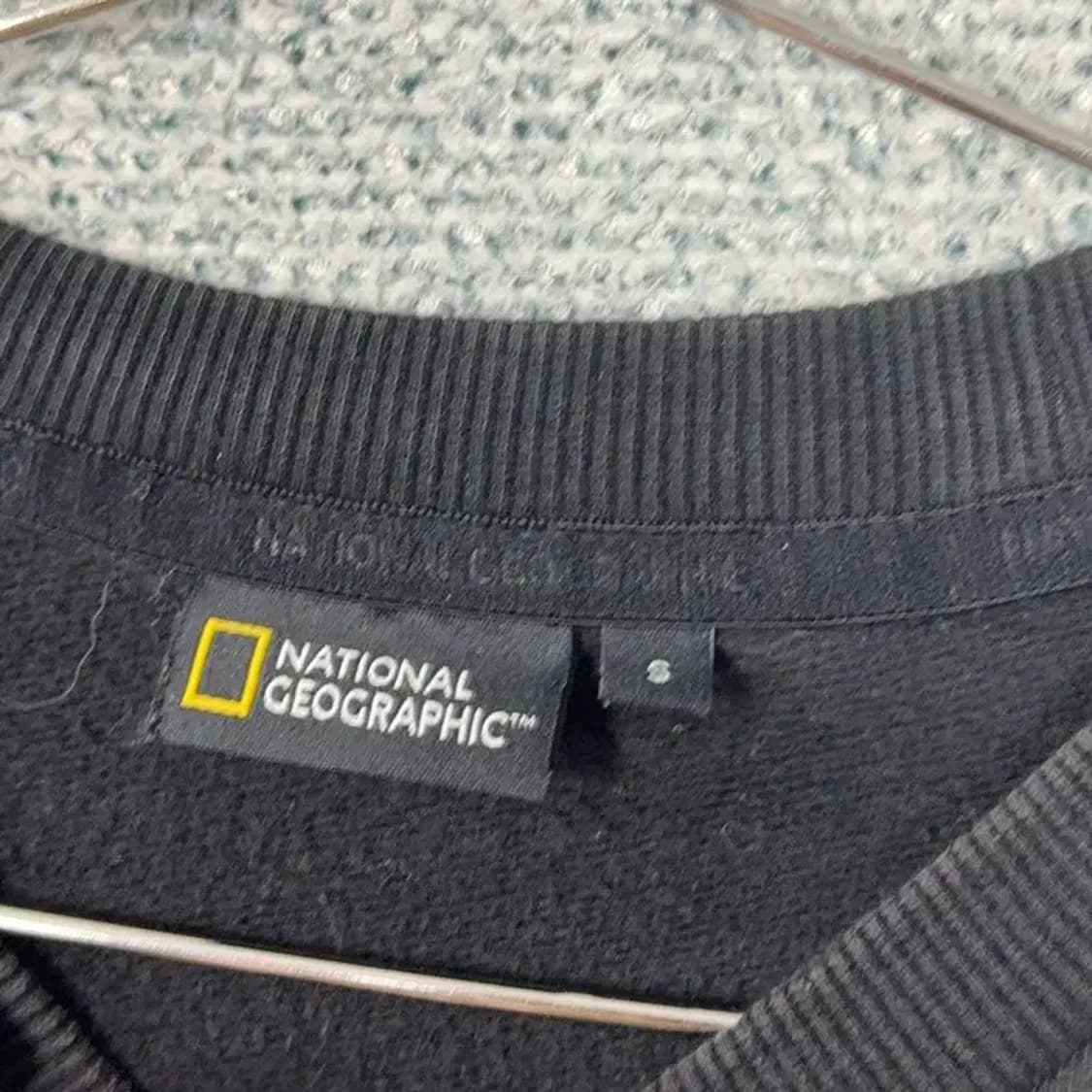 내셔널지오그래픽 로고 포켓 블랙 맨투맨 S 상품이미지3