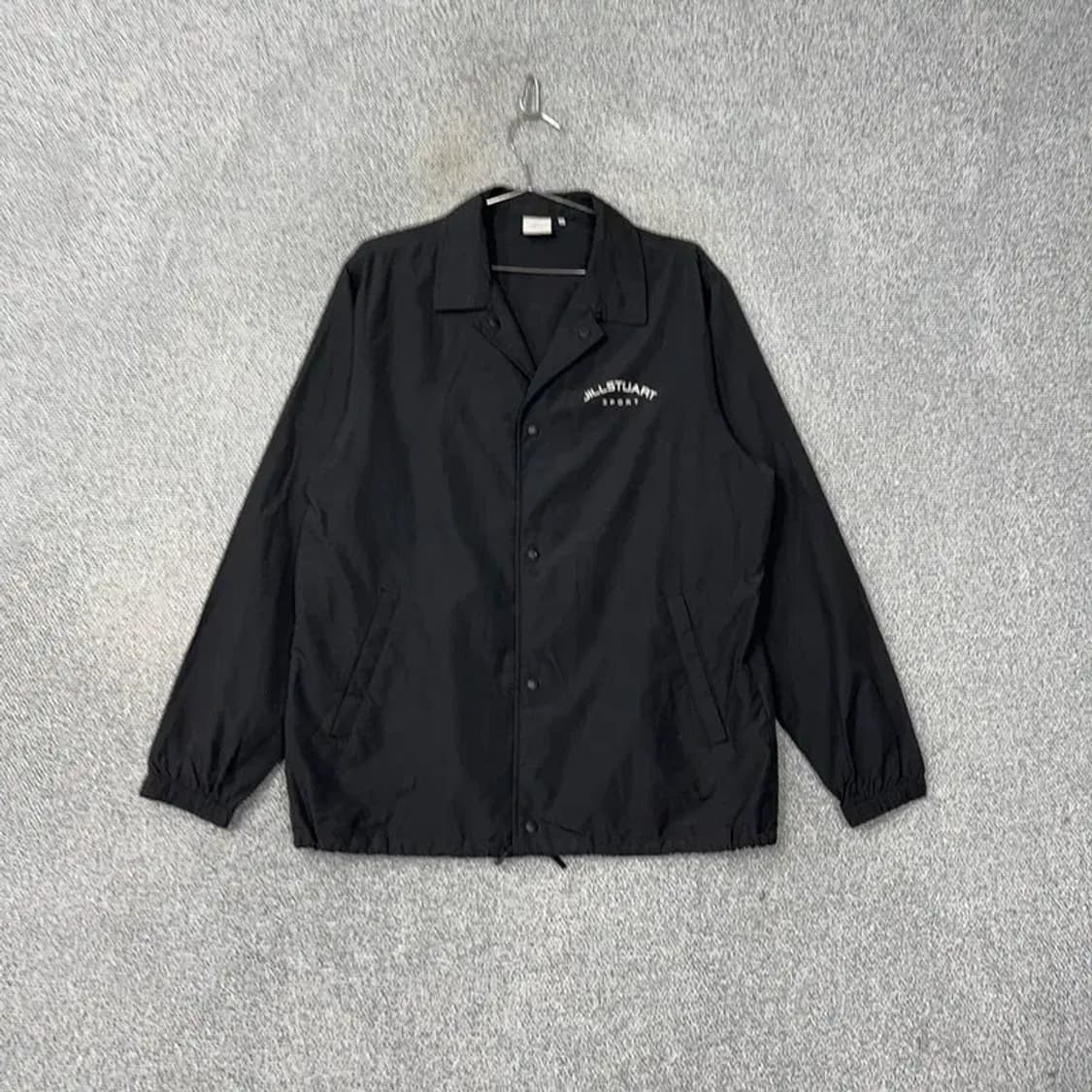 질스튜어트 백 프린팅 블랙 바람막이 100 상품이미지1