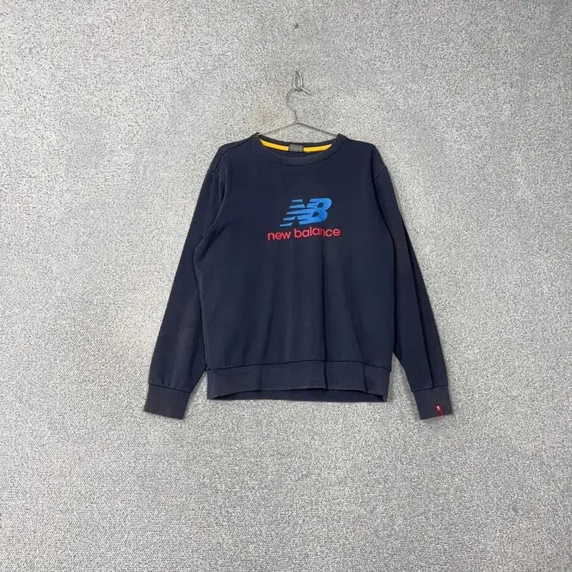 뉴발란스 프린팅 네이비 캐주얼 맨투맨 100 상품이미지1